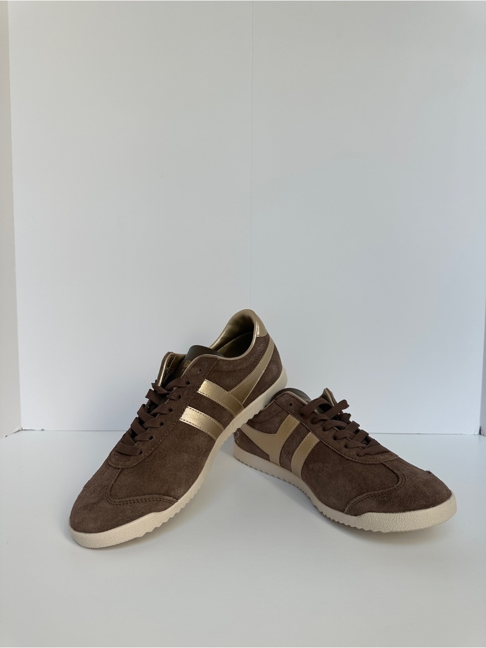 Gola Classics Women's Bullet
Pearl Sneakers Brown and Gold